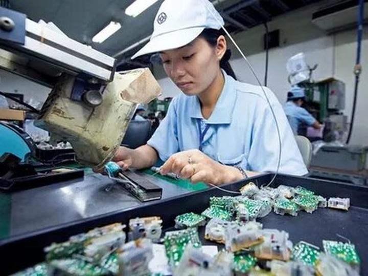 Hotspot Matrix và Tịch thu gần 4 tỷ đồng nhét trong máy giặt của một công ty điện máy
